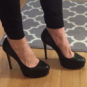 Pour La Victoire Irina Black Leather Pumps